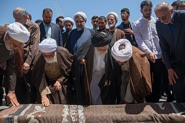 مراسم تشییع محمدحسین حشمت‌پور در حرم رضوی