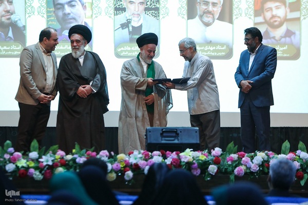 همایش تجلیل از حافظان کانون الزهرا مؤسسه مهد قرآن