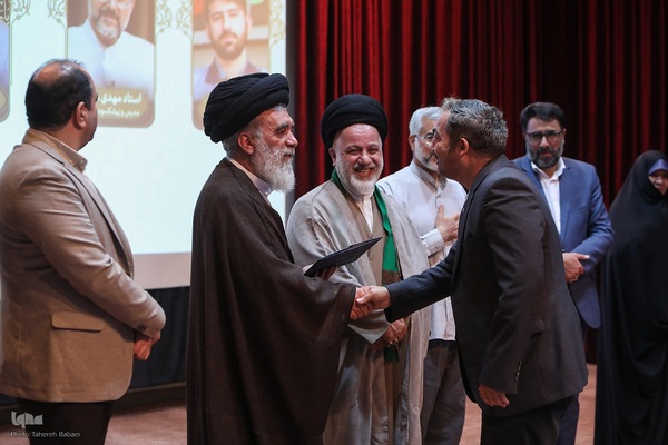 همایش تجلیل از حافظان کانون الزهرا مؤسسه مهد قرآن