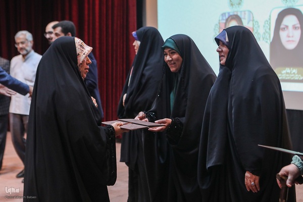 همایش تجلیل از حافظان کانون الزهرا مؤسسه مهد قرآن