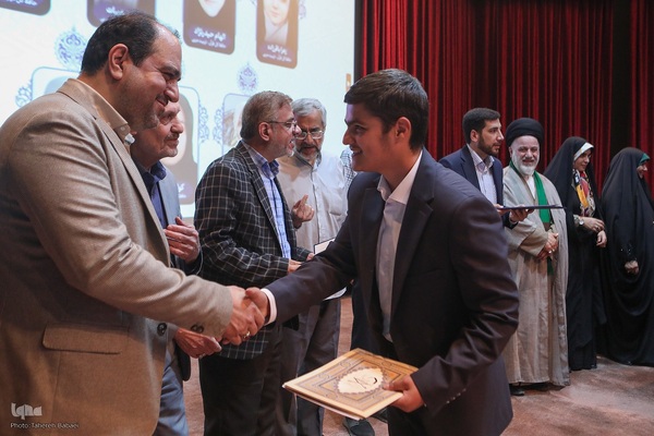 همایش تجلیل از حافظان کانون الزهرا مؤسسه مهد قرآن