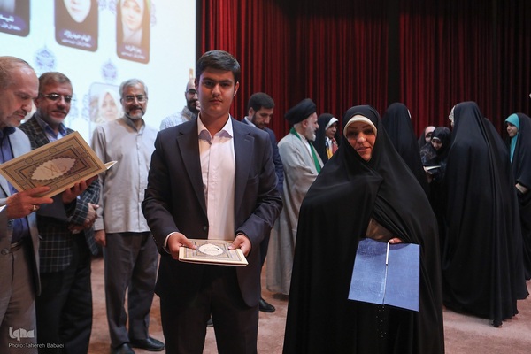 همایش تجلیل از حافظان کانون الزهرا مؤسسه مهد قرآن