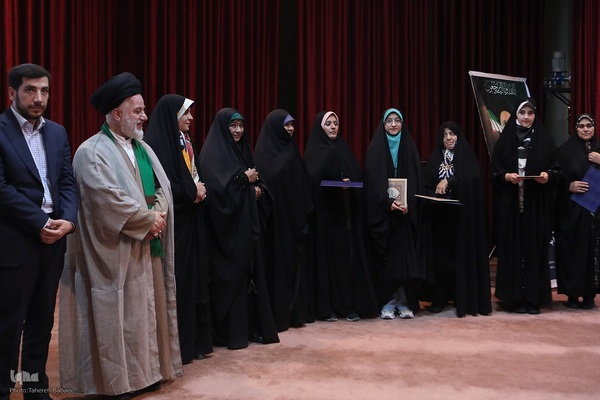 همایش تجلیل از حافظان کانون الزهرا مؤسسه مهد قرآن