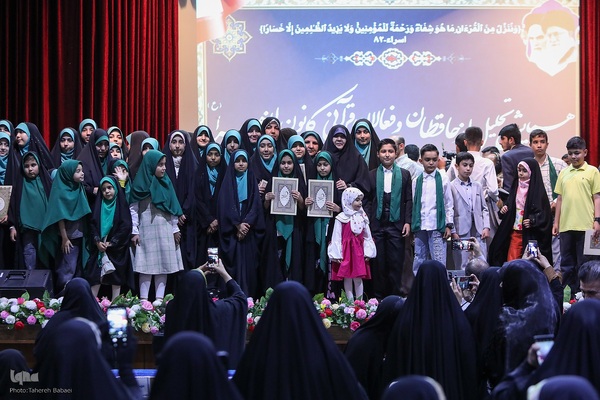 همایش تجلیل از حافظان کانون الزهرا مؤسسه مهد قرآن
