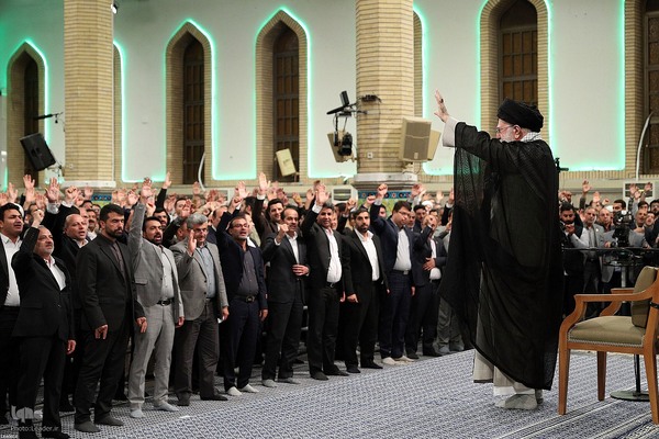 دیدار هزاران نفر از معلمان سراسر کشور با رهبر معظم انقلاب