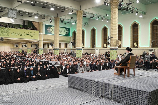 دیدار هزاران نفر از معلمان سراسر کشور با رهبر معظم انقلاب