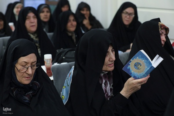 کمیل با شکوه زائران ایرانی در کنار حرم نبوی(ص)