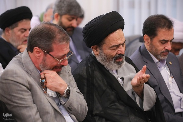 کمیل با شکوه زائران ایرانی در کنار حرم نبوی(ص)