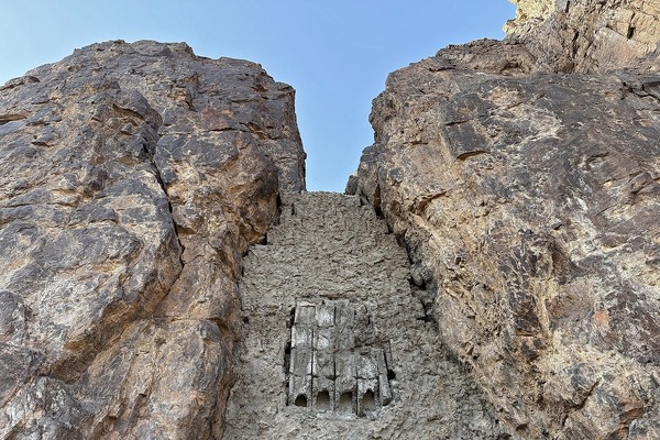 مسجد الفسخ و شکاف کوه اُحد؛ دو یادگار از نبرد احد