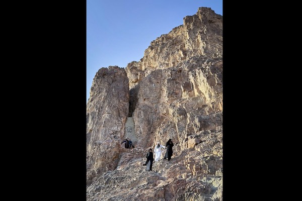 مسجد الفسخ و شکاف کوه اُحد؛ دو یادگار از نبرد احد