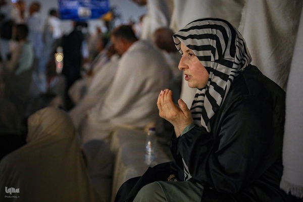 آوای دعای امام حسین (ع) در دل عرفات؛ شب بی‌نهایت نیاز