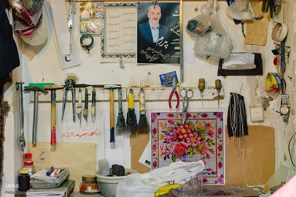 هنر مرمت فرش در قلب بازار اصفهان