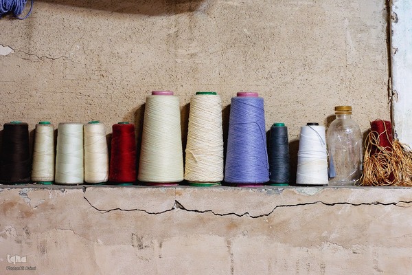 هنر مرمت فرش در قلب بازار اصفهان