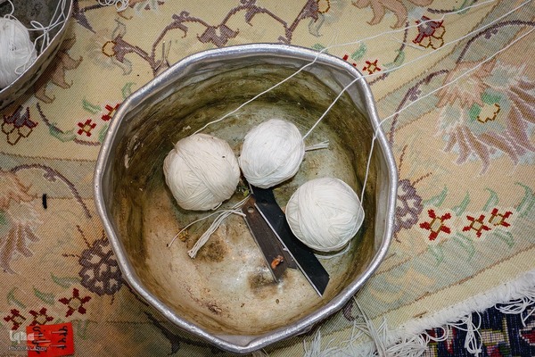 هنر مرمت فرش در قلب بازار اصفهان