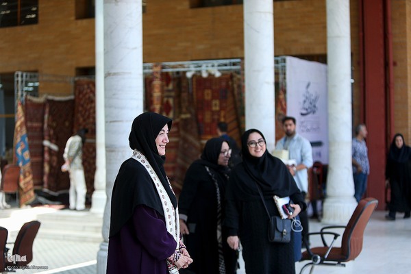 تجلیل از پیش‌کسوتان صنایع دستی در فرهنگستان هنر