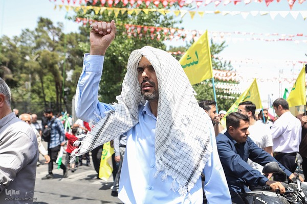 تهرانی‌ها پس از نماز جمعه در محکومیت تهاجم اسرائیل به خیابان‌ها آمدند”