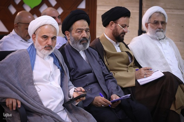 نشست کاروان دانشگاهیان با نماینده ولی فقیه در امور حج و زیارت
