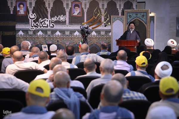 نشست کاروان دانشگاهیان با نماینده ولی فقیه در امور حج و زیارت