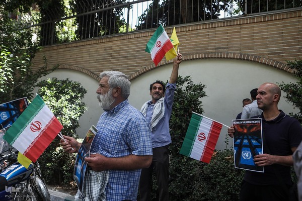 تجمع اعتراضی خانواده شهدا و ایثارگران در محکومیت حملات رژیم صهیونیستی و آمریکا