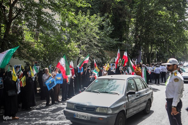 تجمع اعتراضی خانواده شهدا و ایثارگران در محکومیت حملات رژیم صهیونیستی و آمریکا