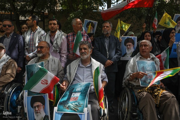 تجمع اعتراضی خانواده شهدا و ایثارگران در محکومیت حملات رژیم صهیونیستی و آمریکا