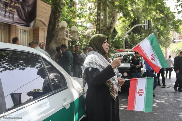 تجمع اعتراضی خانواده شهدا و ایثارگران در محکومیت حملات رژیم صهیونیستی و آمریکا