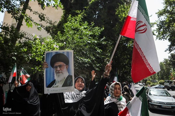 تجمع اعتراضی خانواده شهدا و ایثارگران در محکومیت حملات رژیم صهیونیستی و آمریکا