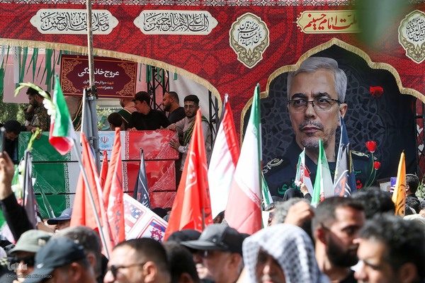 تشییع پیکر ۶۰ شهید اقتدار در تهران