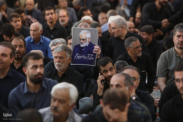 تشییع و خاکسپاری پیکر شهید طهرانچی و همسرش در صحن حرم حضرت عبدالعظیم (ع)