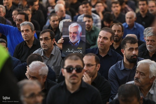 تشییع و خاکسپاری پیکر شهید طهرانچی و همسرش در صحن حرم حضرت عبدالعظیم (ع)