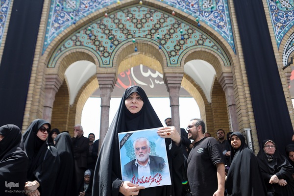 تشییع و خاکسپاری پیکر شهید طهرانچی و همسرش در صحن حرم حضرت عبدالعظیم (ع)