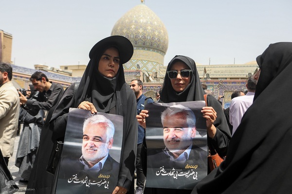 تشییع و خاکسپاری پیکر شهید طهرانچی و همسرش در صحن حرم حضرت عبدالعظیم (ع)