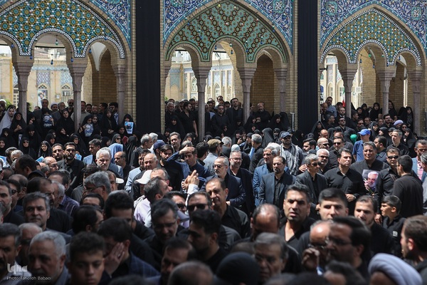 تشییع و خاکسپاری پیکر شهید طهرانچی و همسرش در صحن حرم حضرت عبدالعظیم (ع)