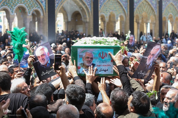 تشییع و خاکسپاری پیکر شهید طهرانچی و همسرش در صحن حرم حضرت عبدالعظیم (ع)