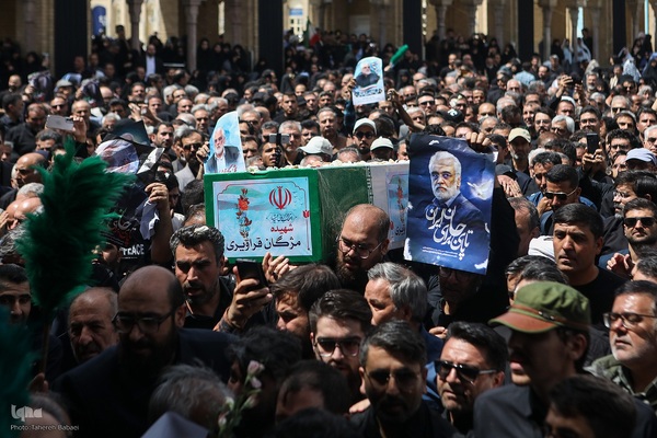 تشییع و خاکسپاری پیکر شهید طهرانچی و همسرش در صحن حرم حضرت عبدالعظیم (ع)