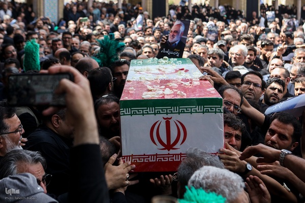 تشییع و خاکسپاری پیکر شهید طهرانچی و همسرش در صحن حرم حضرت عبدالعظیم (ع)