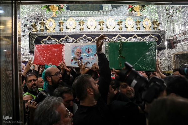 تشییع و خاکسپاری پیکر شهید طهرانچی و همسرش در صحن حرم حضرت عبدالعظیم (ع)