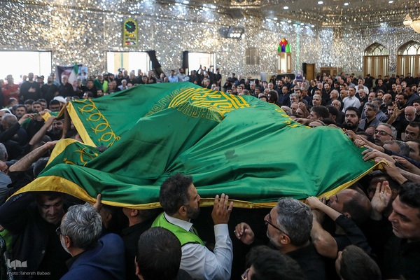 تشییع و خاکسپاری پیکر شهید طهرانچی و همسرش در صحن حرم حضرت عبدالعظیم (ع)