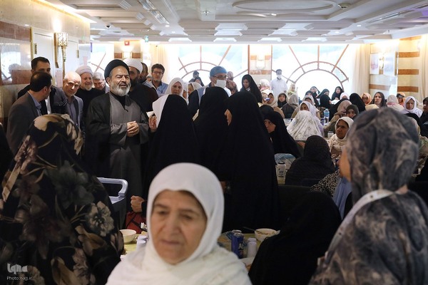 دیدار صمیمی سرپرست حجاج ایرانی با زائران کشورمان