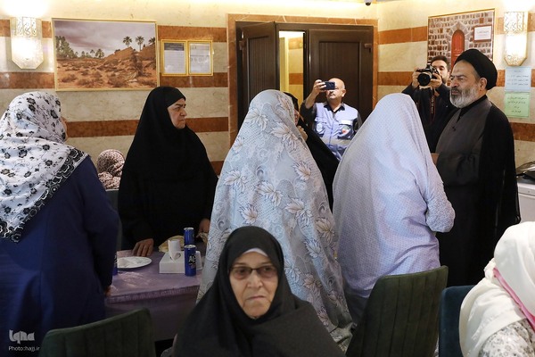 دیدار صمیمی سرپرست حجاج ایرانی با زائران کشورمان