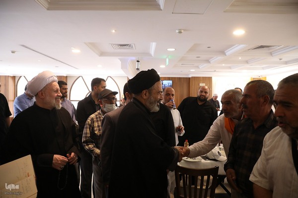 دیدار صمیمی سرپرست حجاج ایرانی با زائران کشورمان