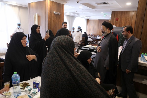 دیدار صمیمی سرپرست حجاج ایرانی با زائران کشورمان