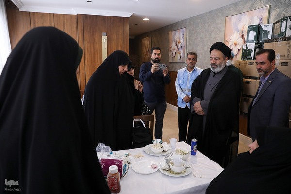 دیدار صمیمی سرپرست حجاج ایرانی با زائران کشورمان