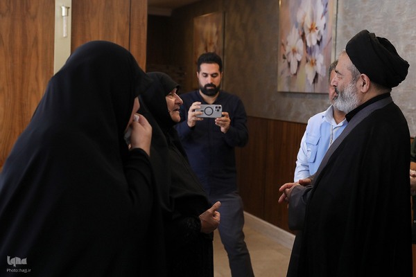 دیدار صمیمی سرپرست حجاج ایرانی با زائران کشورمان