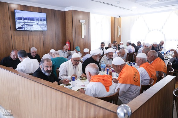 دیدار صمیمی سرپرست حجاج ایرانی با زائران کشورمان