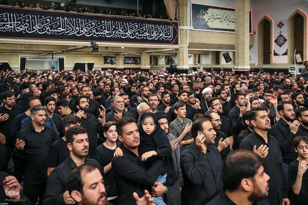 اولین شب مراسم عزاداری سید و سالار شهیدان(ع) در حسینیه امام خمینی(ره)