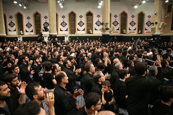 مراسم عزادارای شب عاشورا با حضور رهبر معظم انقلاب