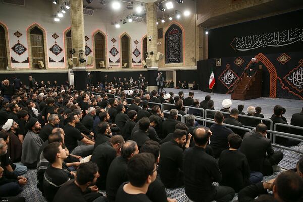 مراسم عزادارای شب عاشورا با حضور رهبر معظم انقلاب