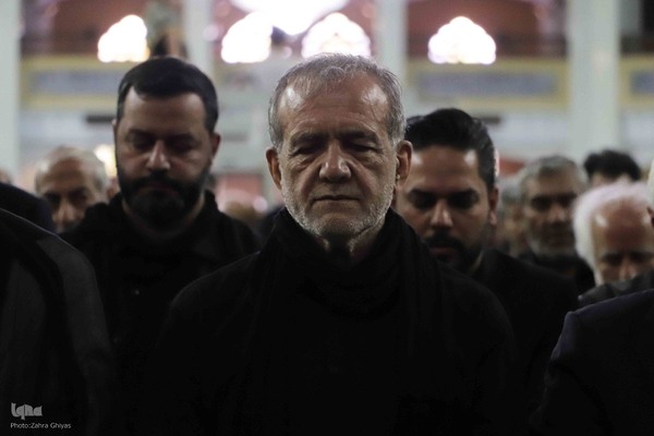 حضور رییس جمهور دکتر پزشکیان در نماز ظهر عاشورا در تبریز