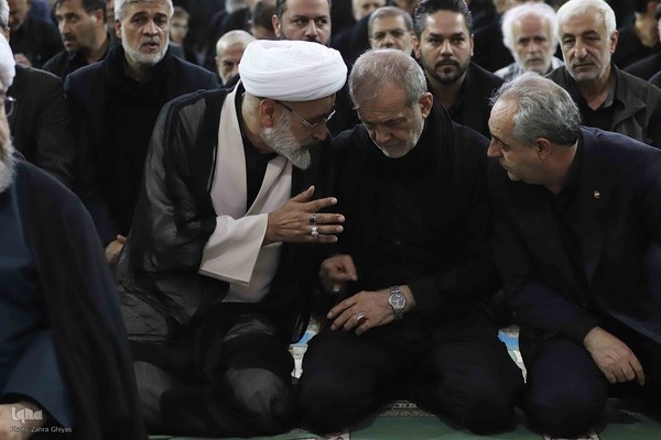 حضور رییس جمهور دکتر پزشکیان در نماز ظهر عاشورا در تبریز
